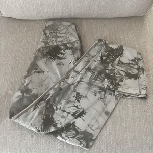 Grey Aura Leggings